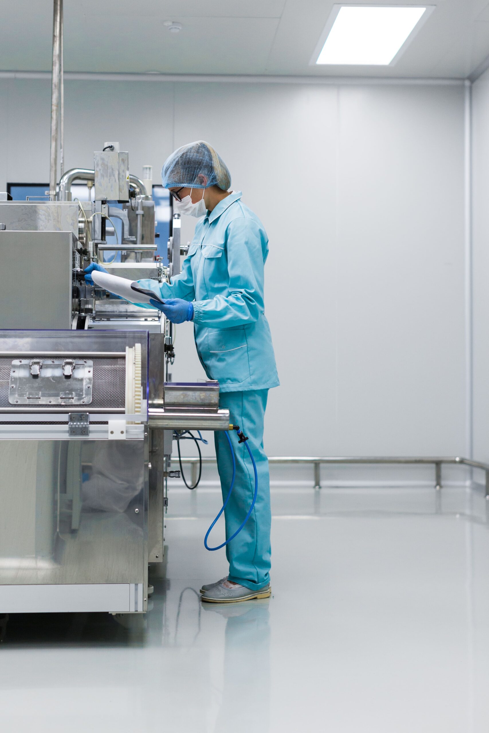 scientist-med-suit-working-with-machine